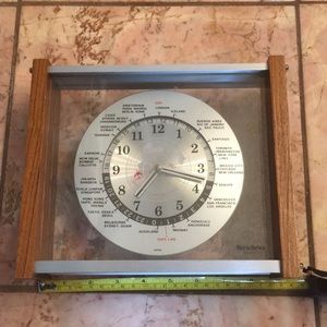 VERICHRON INTERNATIONAL QUARTZ TABLE CLOCK